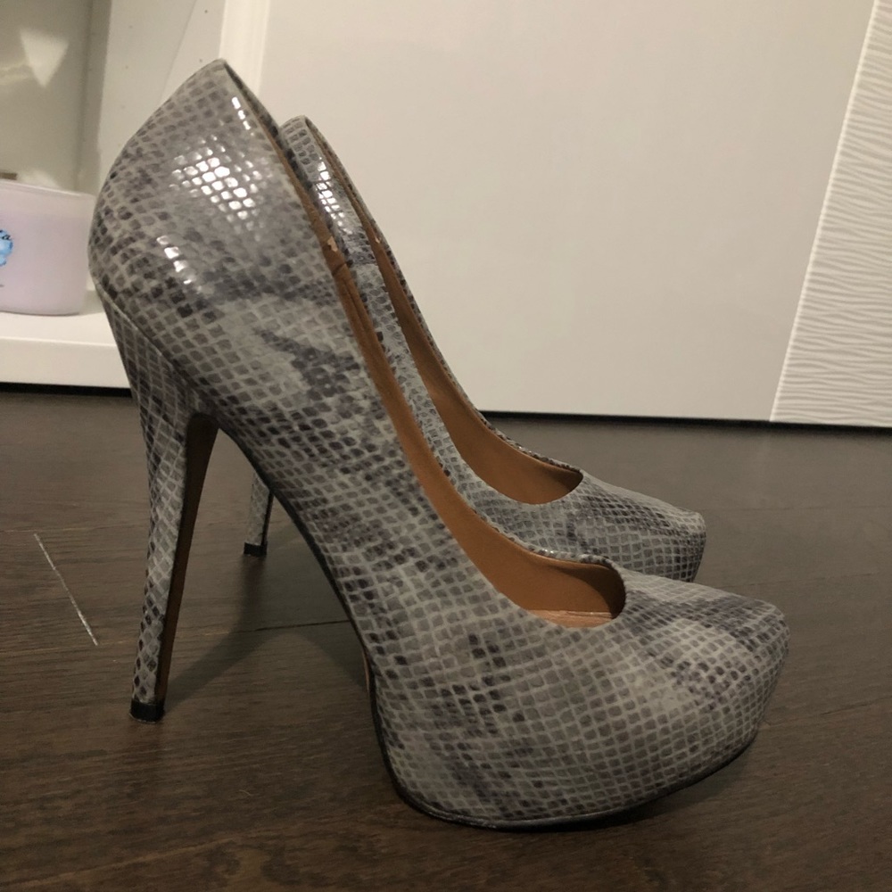 High Heels - Picture 4 of 6